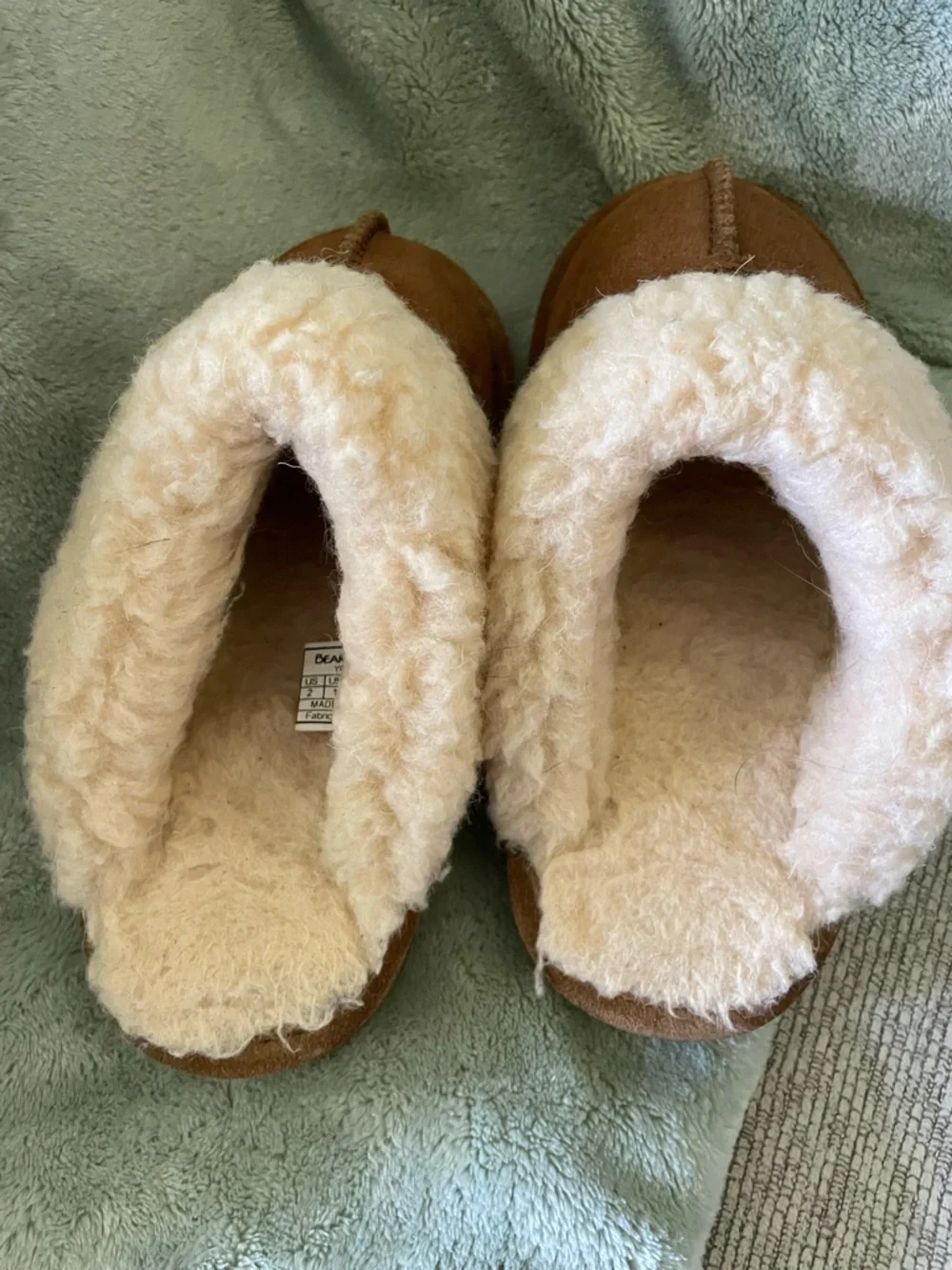 ✨Kids Bearpaw Slippers Size 2 - Picture 2 of 4